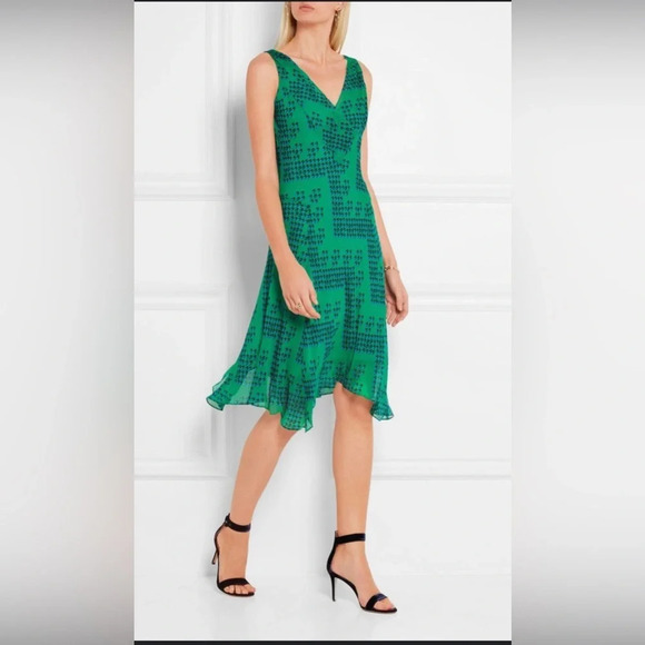 DIANE VON FURSTENBERG Dita printed silk-georgette
dress$400 - Picture 2 of 7